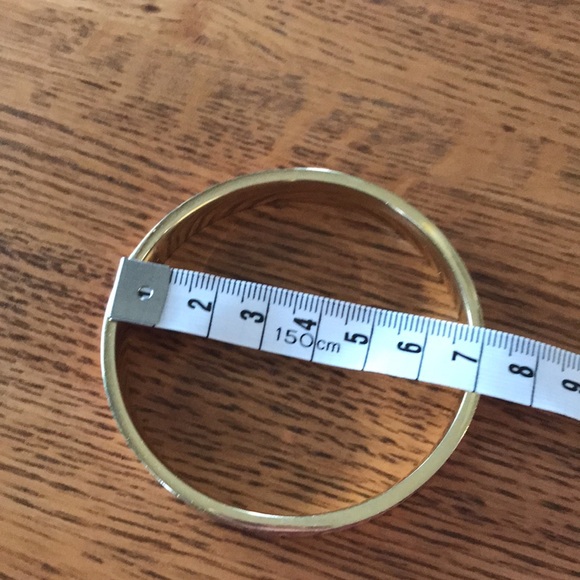 Pretty pink heart bangle - Picture 4 of 4